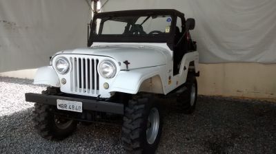 Jeep Willys 77 Branco