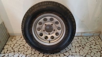 Roda com pneu Bridgestone