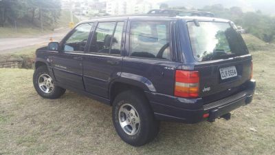 GRAND CHEROKEE LAREDO