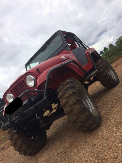 Jeep com guincho mecânico