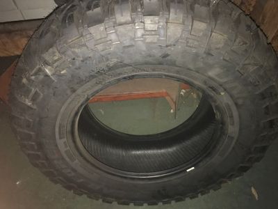 Pneu 285/70 17  MT novo 