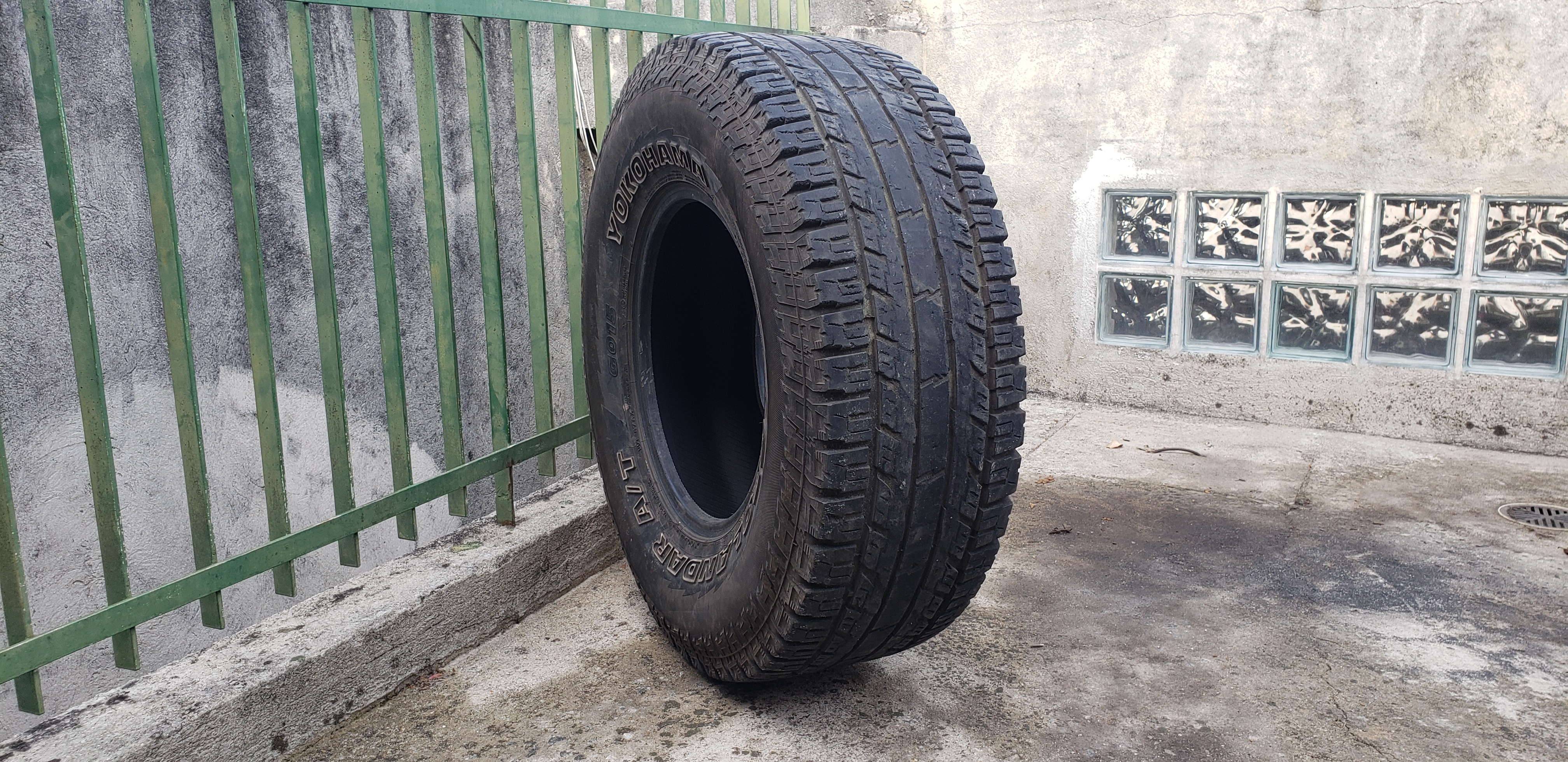 1 Yokohama 315/70R17