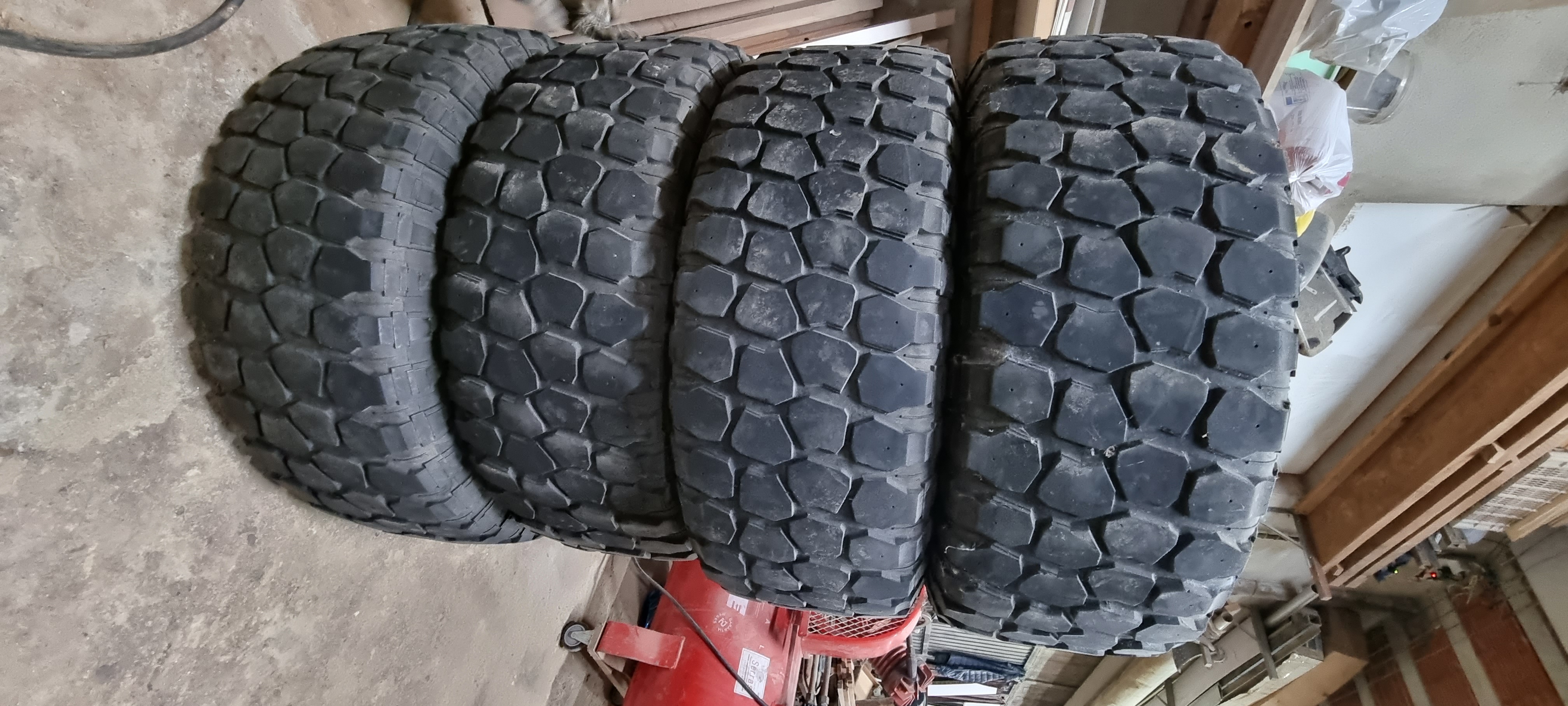 04 pneus 35x12.5r17