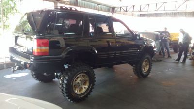 Jeep - cherokee v8