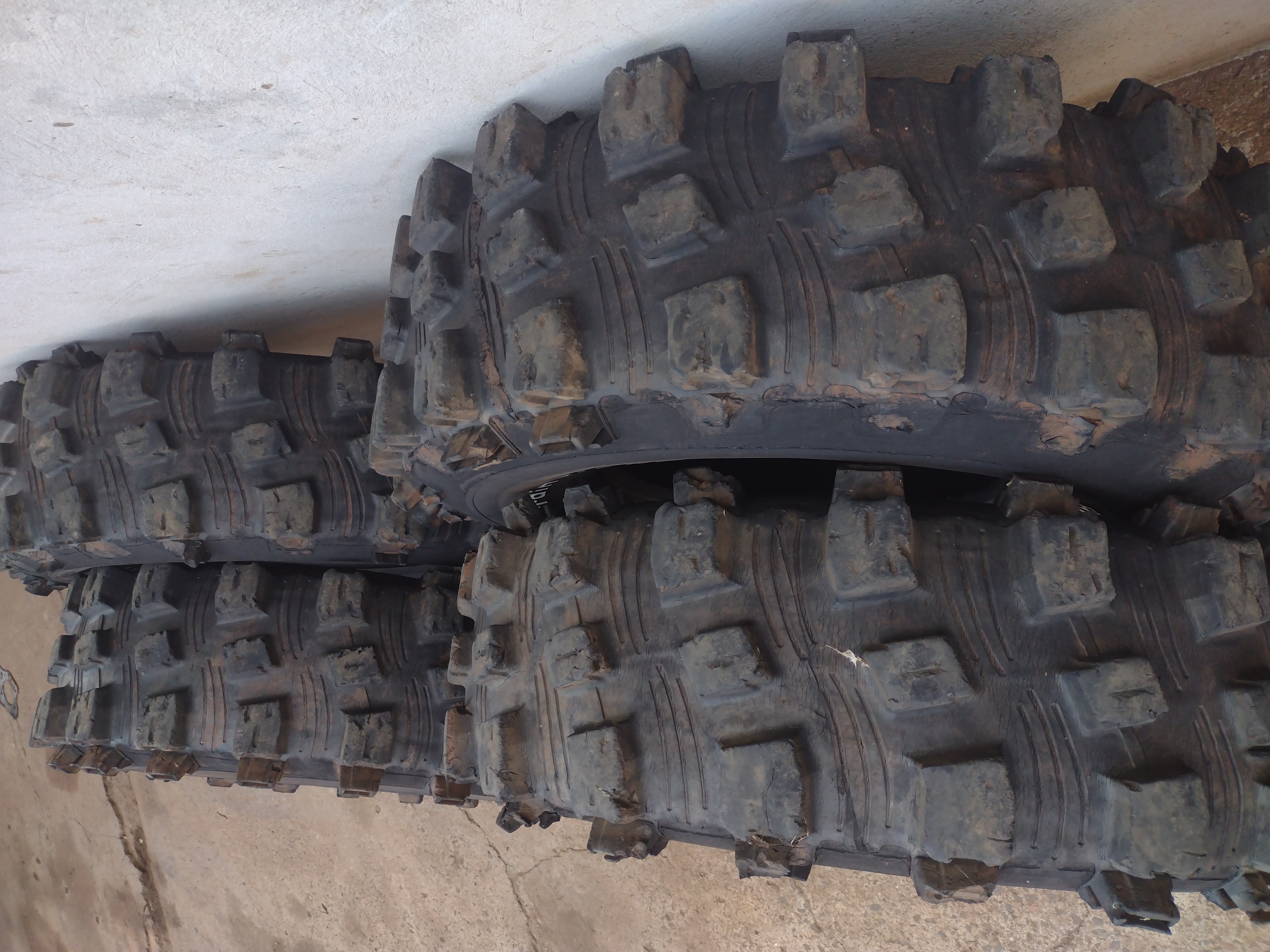 4 Pneu 37x12.5x17
